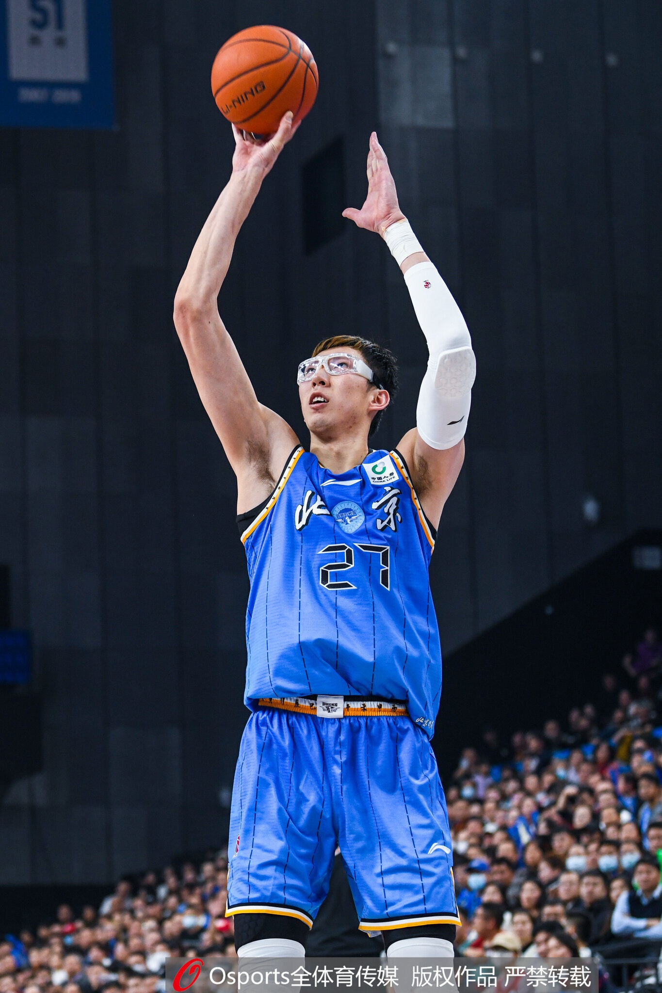 J9九游会官方网站-媒体人：没有周琦的护筐 山西末节如鱼得水 球球都往内线强攻