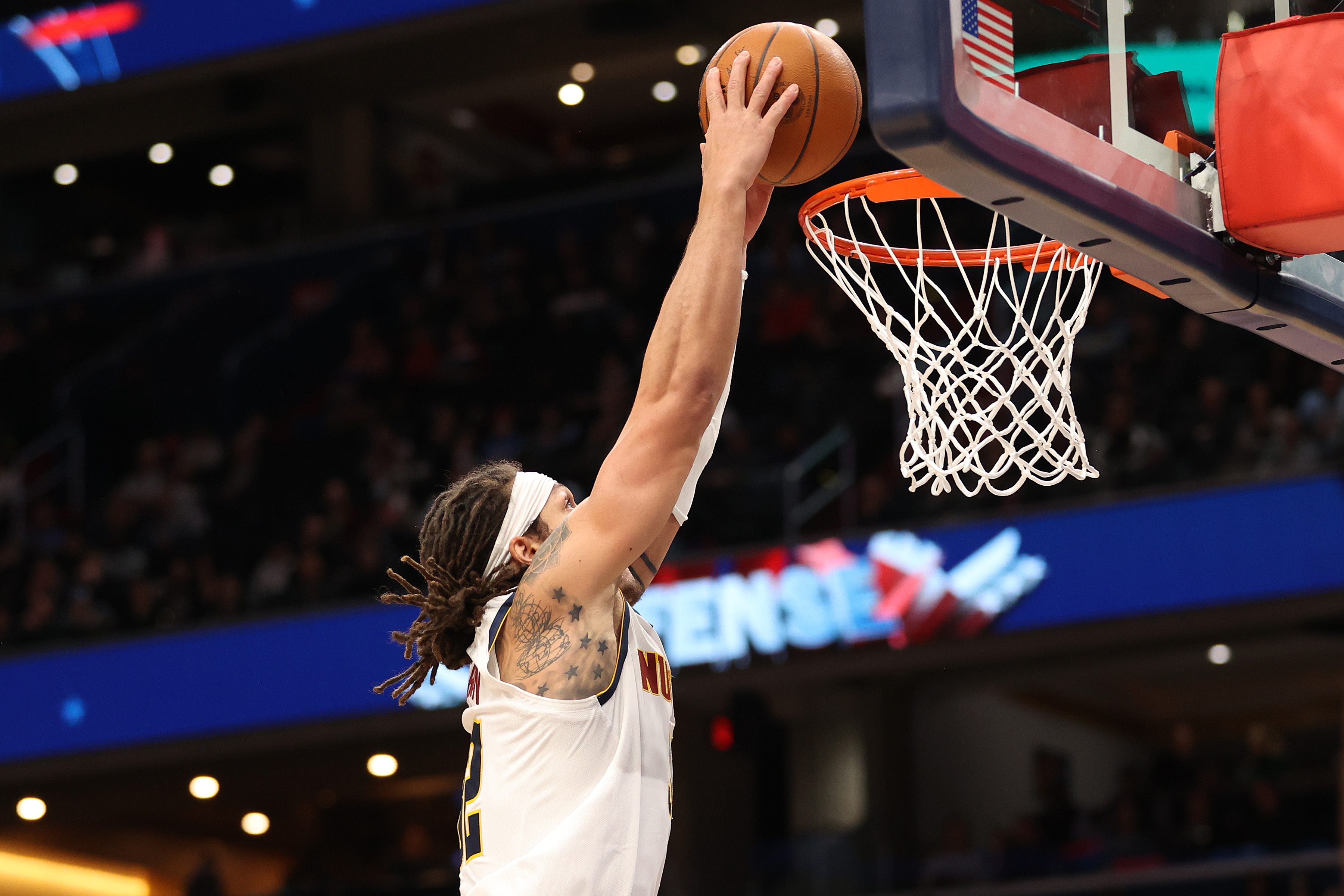 解说：掘金像5美元折凳不稳！卡尔：这差不多是目前球员总薪资